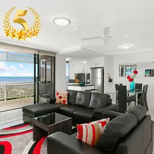 Luxury Waterfront Apartment Cairns